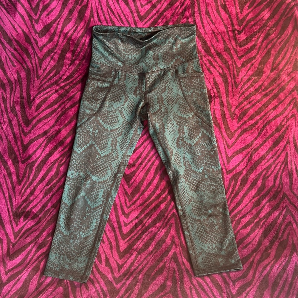snake print capri leggings with pockets
